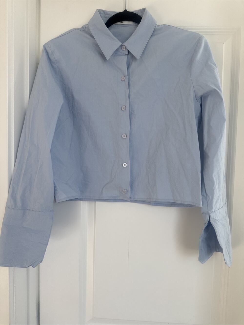 The Frankie Light Blue Cropped Button Down Long Sleeve Shirt Shoulder Pads Sz M